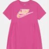 Nike Sportswear Printed Club Dress - Jersey Dress - Active Fuchsia