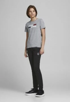 Jack & Jones Junior Jjigordon Jjshark - Tracksuit Bottoms - Black 13 Jack & Jones Junior Jjigordon Jjshark - Tracksuit Bottoms - Black -Kids Clothing Shop b22fc92c14a046b89cf1afa10d7f583c