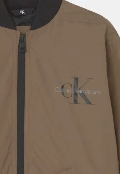 Calvin Klein Jeans Mono Logo Essential - Bomber Jacket - Shitake 7 Calvin Klein Jeans Mono Logo Essential - Bomber Jacket - Shitake -Kids Clothing Shop ce0d26fada0a4abeaf057fc9c687eef1