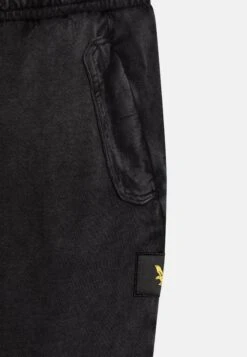 Lyle & Scott Oversized Washed - Tracksuit Bottoms - Black 7 Lyle & Scott Oversized Washed - Tracksuit Bottoms - Black -Kids Clothing Shop eac65c180cee474ca78b94a3037f5e82
